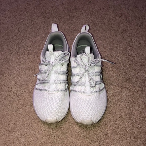 White pumas. Wore them twice. - Picture 2 of 3